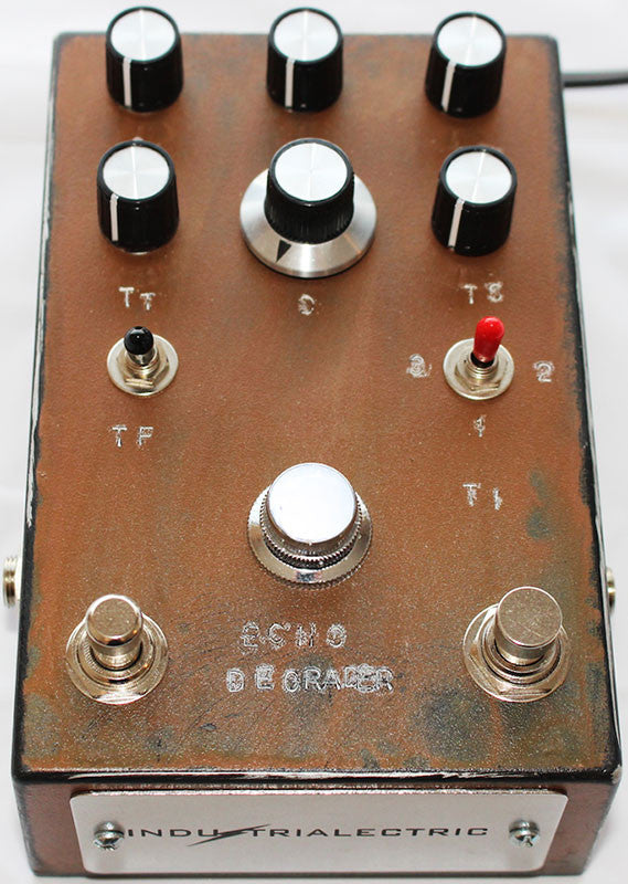 industrial pedal Industrialectric Echo Degrader - lo-fi effect pedal